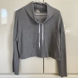 Gray crop pull over